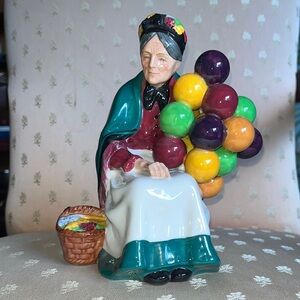 Royal Doulton “The Old Balloon Seller” Excellent condition